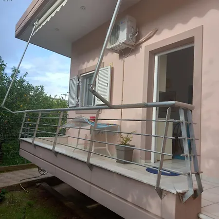 Апартаменты Konnie Seaside House 2